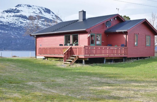 Three-Bedroom Holiday Home In Hol I Tjeldsund