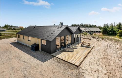 Three-Bedroom Holiday Home In Hvide Sande