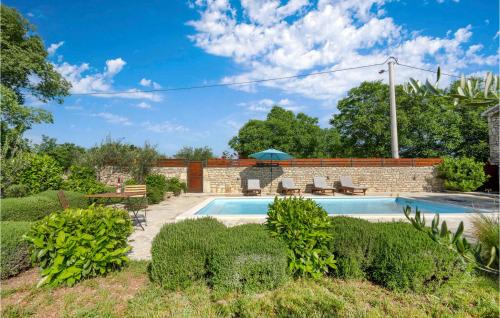 Three-Bedroom Holiday Home In Mratovo