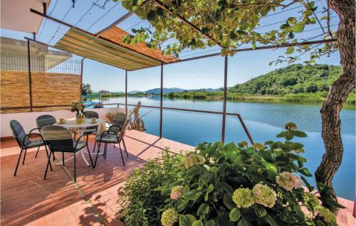 Three-Bedroom Holiday Home In Opuzen