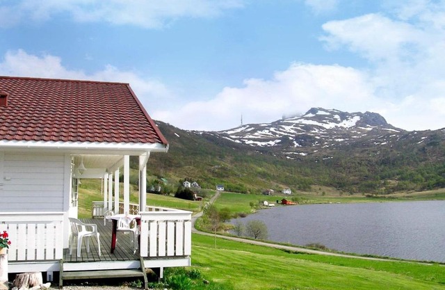 Three-Bedroom Holiday home in Leknes 1