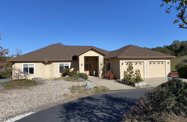 Three - Bedroom home well kept/beautiful scenery