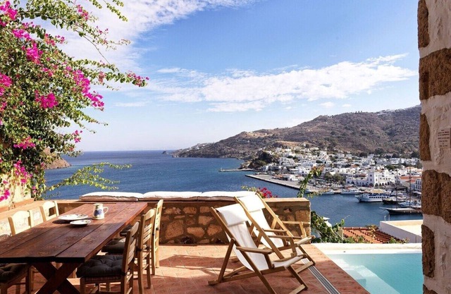 Three Bedroom Maisonette with Private Pool & Hammam