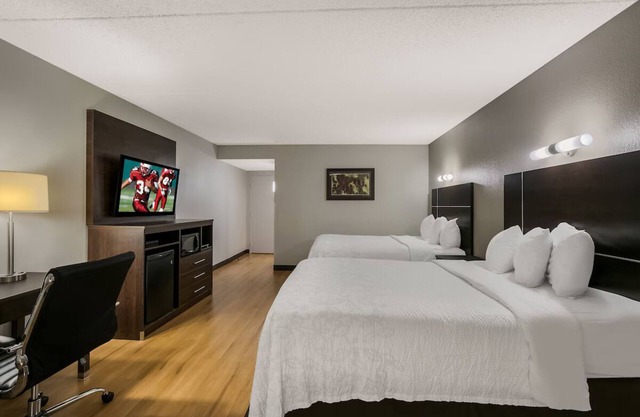 Three Charming Rooms w/Complimentary Breakfast | Budget Wise Stay