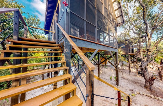 Three forest cabanas with verandas, hammocks, WiFi & partial AC - walk to beach