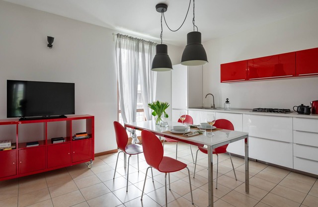 Three-room 6 bed garden small pool garage wifi Gardasee