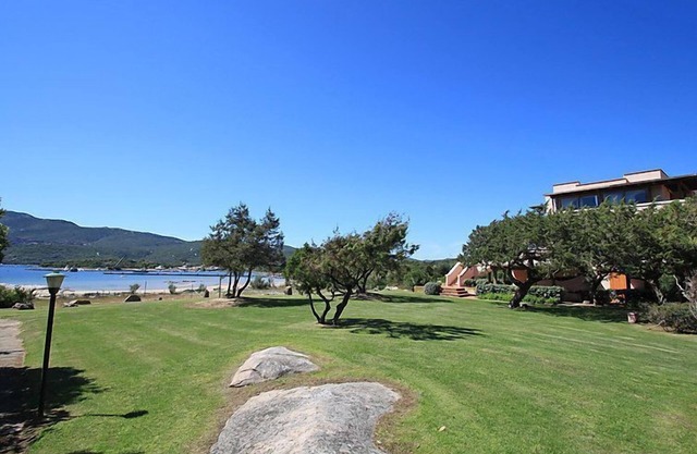 Three-room apartment 50m from the sea near Porto Rotondo in a modern setting