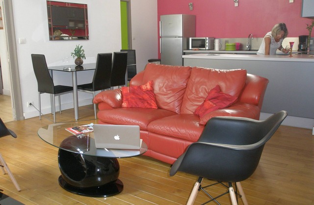 THREE-ROOM APARTMENT 64M2 HYPER CENTER