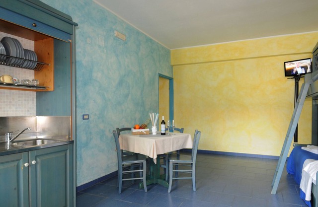 Three-room apartment a stone's throw from the sea