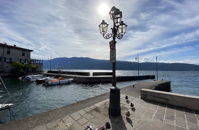 Three-room apartment Toscolano Maderno with pool large terrace Beach 5 minutes away