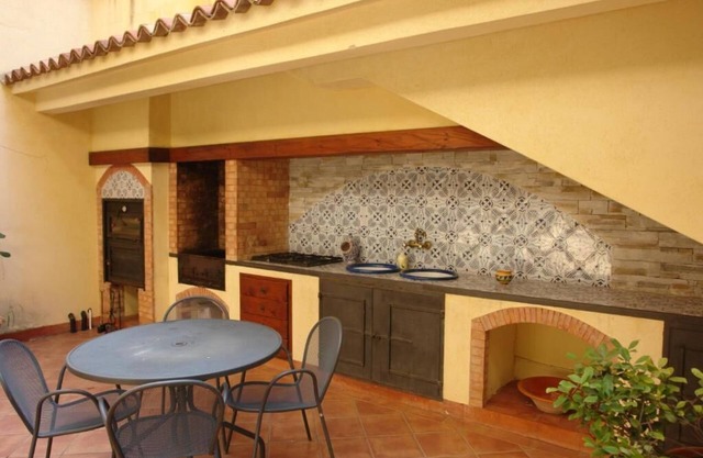 Three rooms furnished and air-conditioned with a garden and terrace