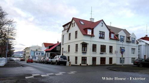 Three Sisters Apartments