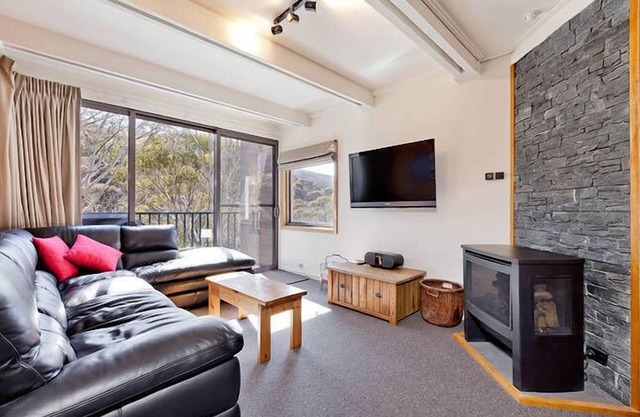 Three Story Apartment - Warrina 7