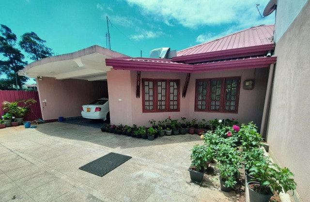 Thuvaraga Inn