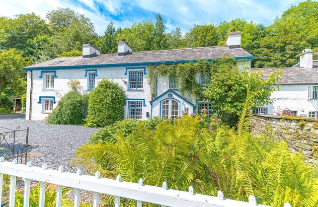 Thwaite Cottage - historic house in Coniston with large garden