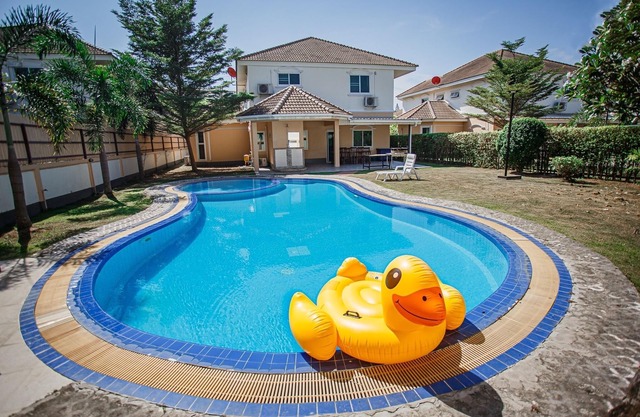 Thyme Pool Villa - 7 bedroom, Central City, Spacious