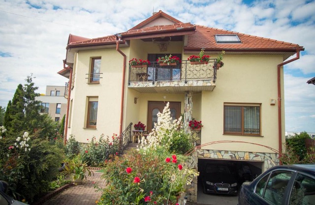 Ticu Residence