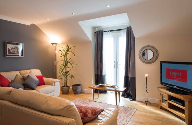 Tides Reach: Two bedroom apartment Rhosneigr, 150m to beach