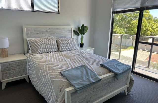 Tidy centrally located townhouse with internet