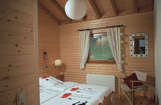 Tidy furnished apartment, located in a wooded area