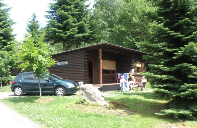 Tidy furnished wooden chalet, located close to the forest