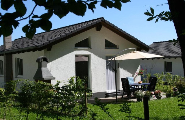 Tidy holiday home with dishwasher, in a green area