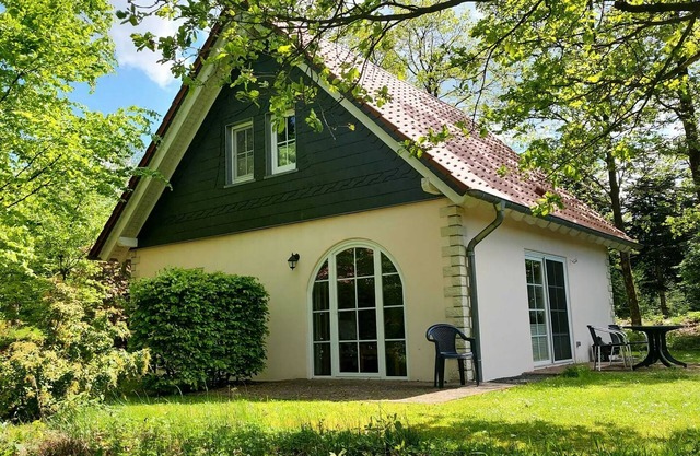 Tidy house with sauna and steam bath, in a forest