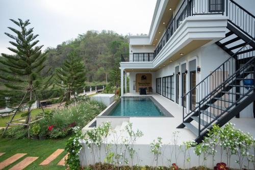 Tierra en Sierra เทียร์ร่า เอน เซียร์ร่า
