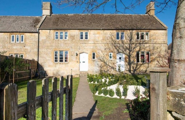 Tiesel & Truffles Cottages