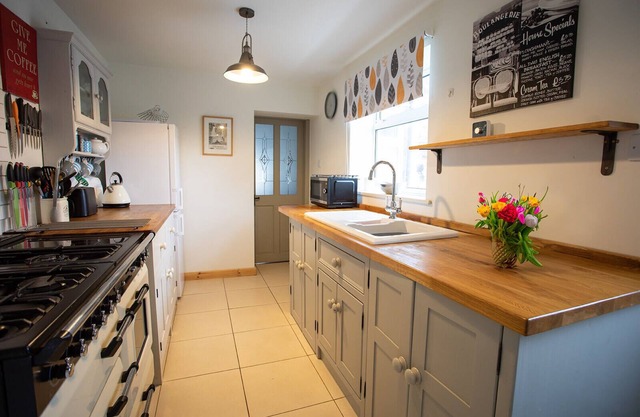 'Tilly Cottage' Homely 2 bedroom stone property, Co Durham. Pet friendly.