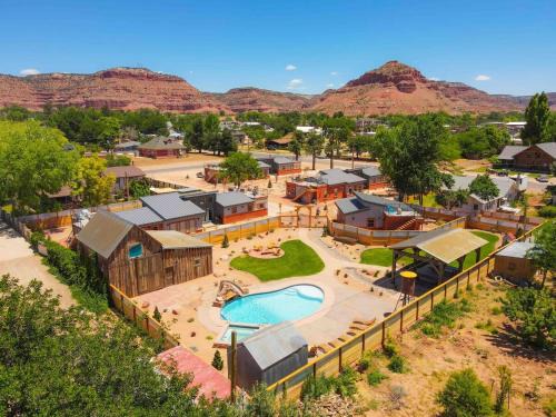Timber & Tin D 2Bed 2Bath w Pool & Rooftop Deck