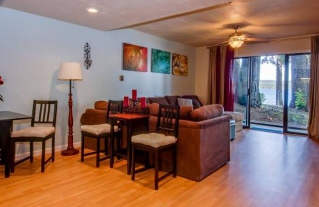 Timberlake Paradise, condo Timberlake A-4, on the shore of Payette lake.