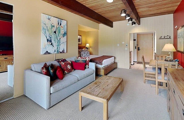 🌲Timberline 216 Studio Deluxe ~ Hot Tub~Pool~WiFi~Ski-in/out~Local Shuttle🌲
