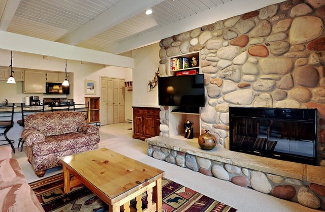 🌲Timberline A1B Standard 1-Bedroom ~ Hot Tub~Pool~WiFi~Ski-in/out~Local Shuttle🌲