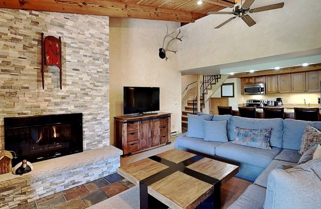 🌲Timberline A3C Deluxe 1-Bedroom + Loft ~Hot Tub~Pool~WiFi~Ski-in/out~Local Shuttle🌲
