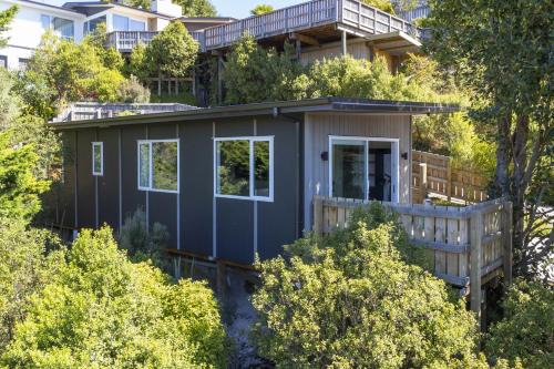 Timberline Retreat, Cozy 2BR Stay Near Taupo Town