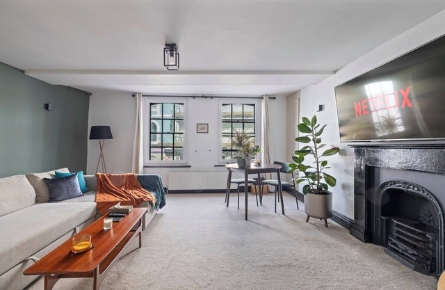 Timeless 400-Year-Old Historic Flat