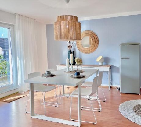 TIMELESS APARTMENT: FREE PARKING + BALCONY