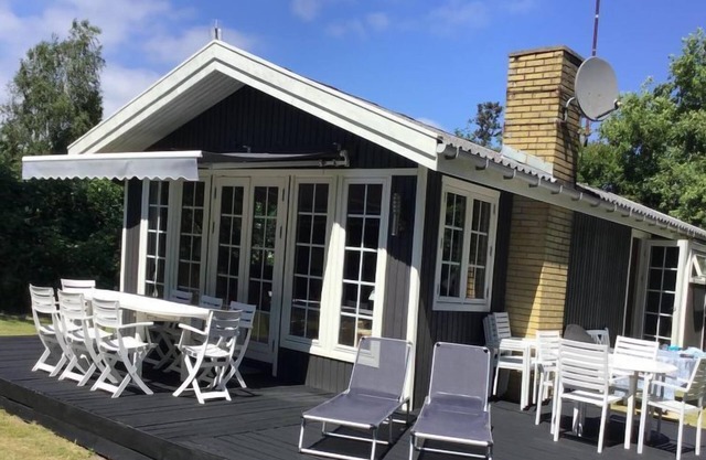 "Tineke" - 200m from the sea by Interhome