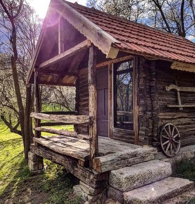 Tinutul Luanei Glamping Resort