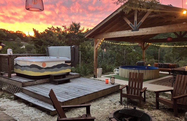 Tiny cabin/guest house with hot tub and pool surrounded by nature