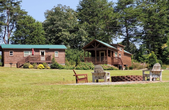 TINY CABIN IN TRYON NC - 3 MILES TO TIEC- PET FRIENDLY