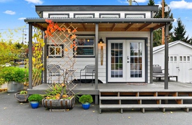 Tiny Digs Merlot House