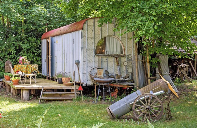 Tiny Home 'House' with Private Terrace, Shared Garden and Wi-Fi