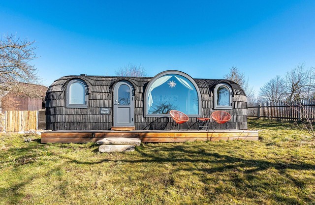 Tiny Home 'Stall Und Sterne - Kleiner Wagen' with Mountain View, Private Terrace and Wi-Fi