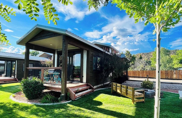 Tiny House #4 Between Zion & Bryce w/resort pool