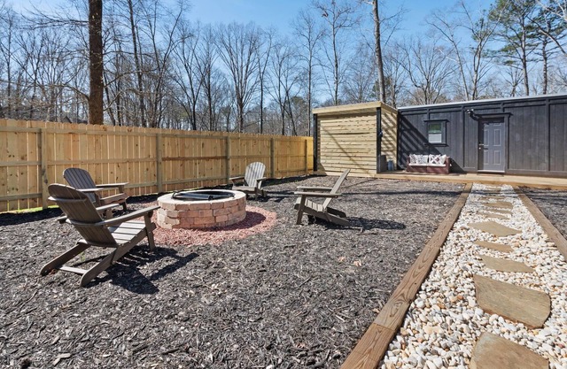 *Tiny House Hideaway w/Hot Tub & Fire Pit*