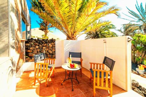 Tiny House MADORA - sea view - amazing garden - quiet location - Bodegas & hiking trails nearby
