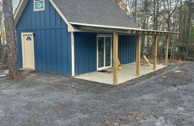 Tiny House (not on water front) near lake martin, and boat ramp