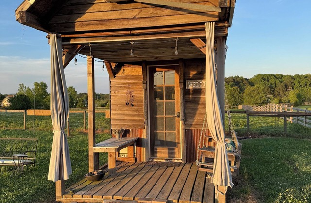 Tiny house on 50+ acre farm. Easy drive to Covington square and more!